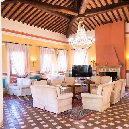 Отель Il Piccolo Castello Монтериджиони Экстерьер фото