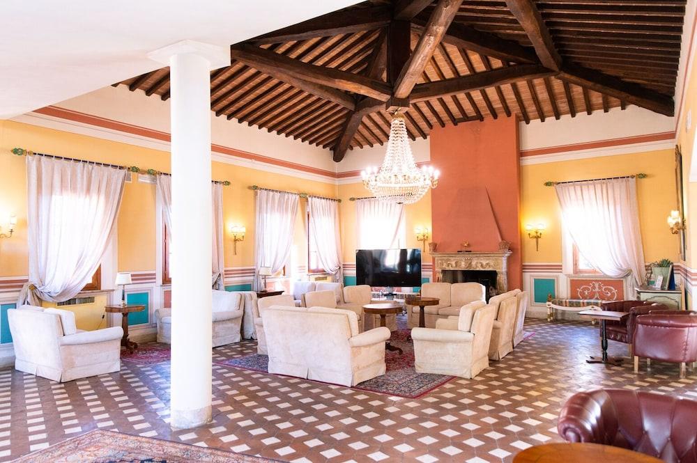 Отель Il Piccolo Castello Монтериджиони Экстерьер фото