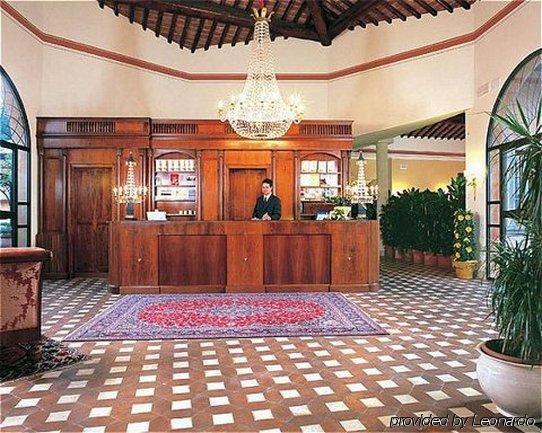Отель Il Piccolo Castello Монтериджиони Интерьер фото