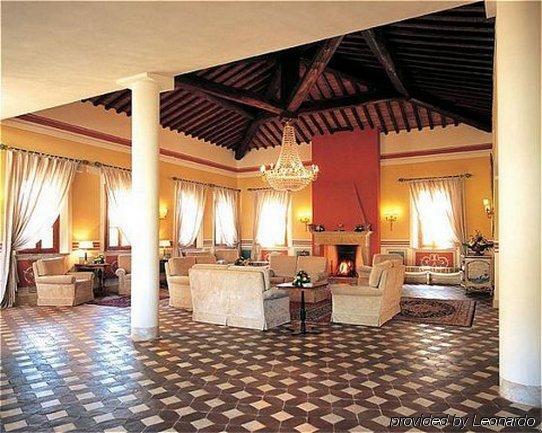 Отель Il Piccolo Castello Монтериджиони Интерьер фото